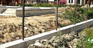 Фундамент под забор заказать в Кунгуре - заливка фундамента для забора | от 1565 за п.м.