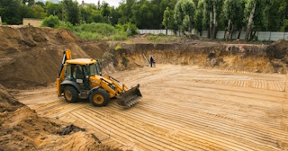 Разработка котлована Кунгур стоимость за от 574 руб. м3 - заказать работы по копке и рытью котлованов | траншей